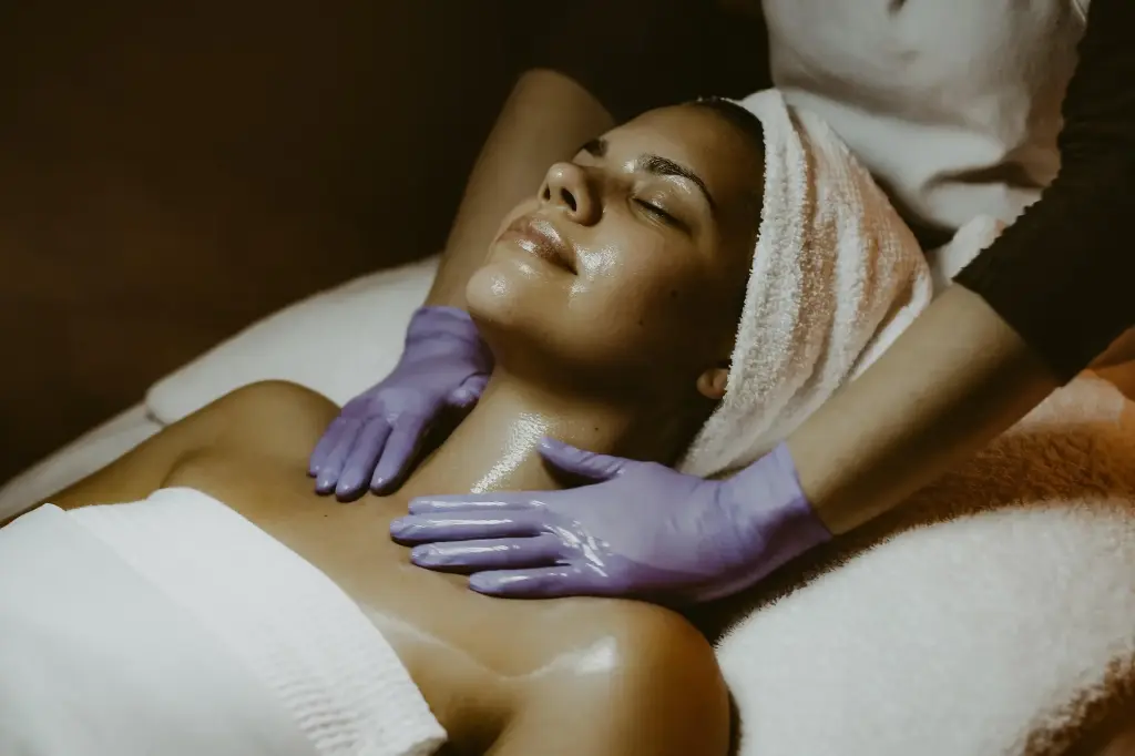 OXYGEN GLOW FACIAL